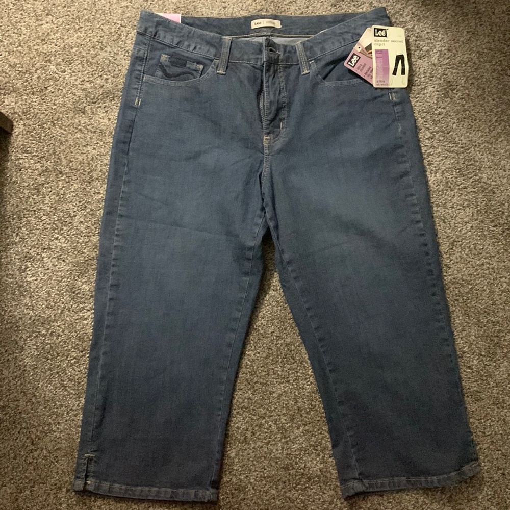 Lee Slender Secret Stretch Capris Sz 12 NWT